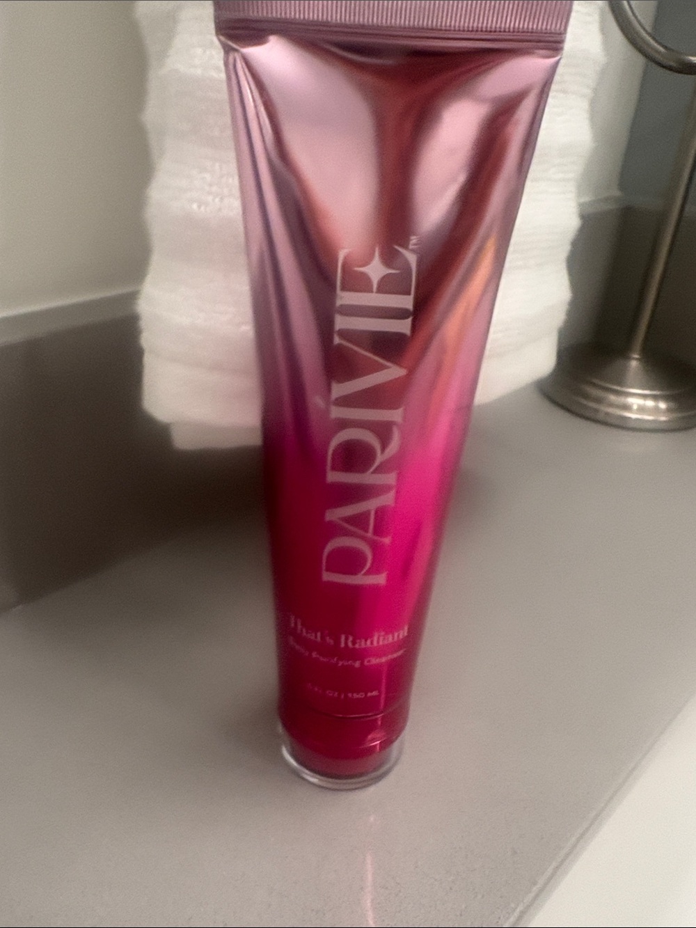 That's Radiant Brightening Cleanser - Pink Paris Hiltons Parivie